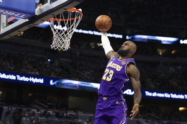 中国股票配资网网站 詹姆斯：今天我们带着必胜心态上场 赛程不会停歇明天还要打太阳