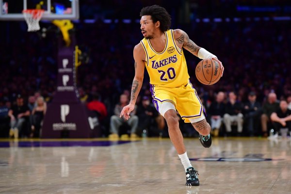 炒股配资利息 把握机会！小尼克·史密斯末节才登场 连中4记三分贡献12分